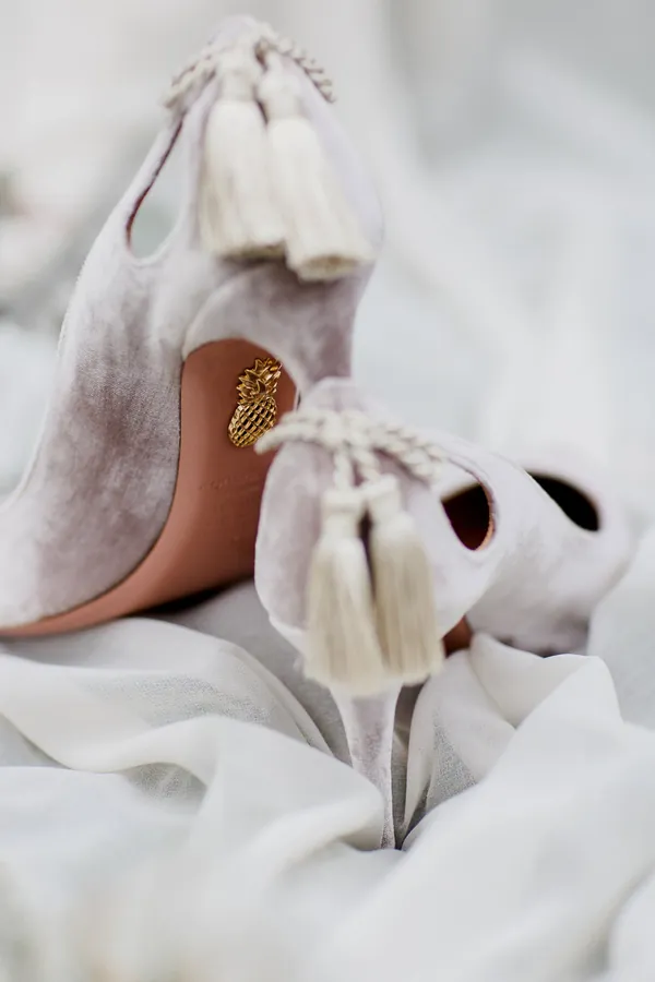 Beyaz Püsküllü Stiletto