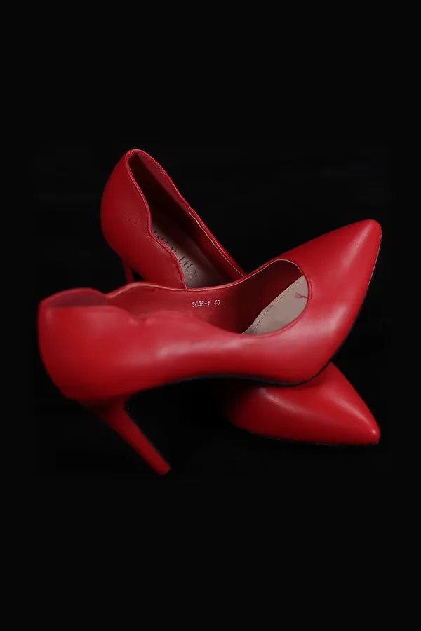 Kırmızı Deri Sivri Burun Stiletto