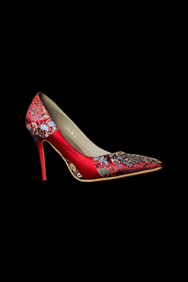 Kırmızı İşlemeli Stiletto