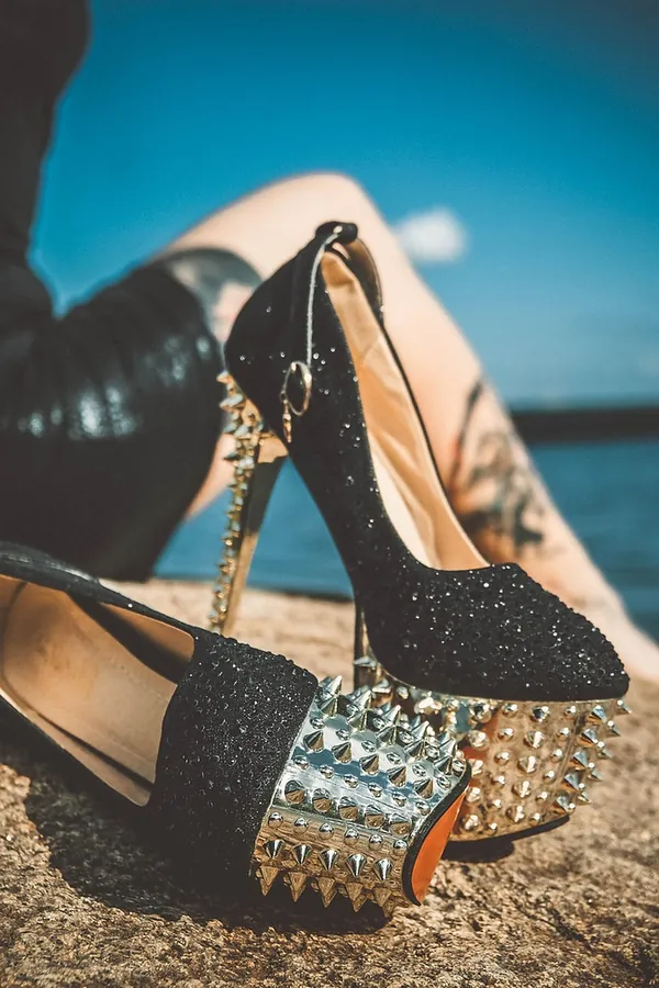 Siyah Simli Taşlı Stiletto